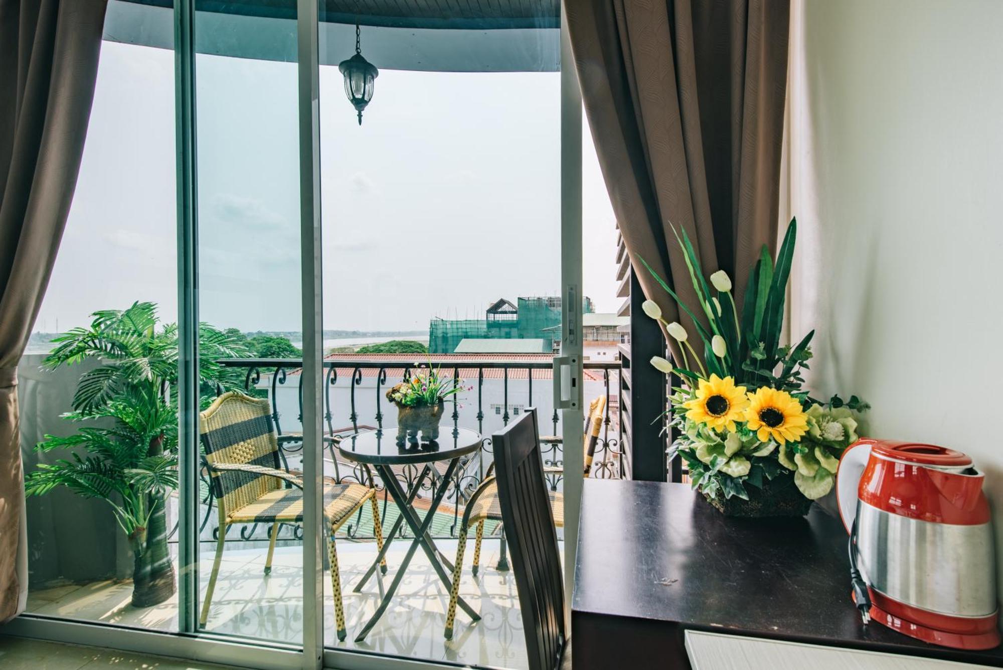 V Hotel Vientiane Eksteriør bilde